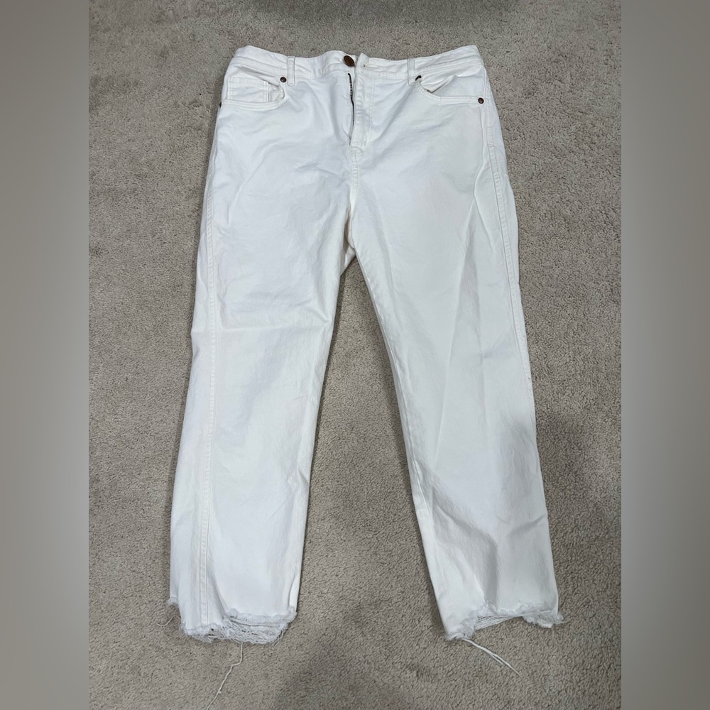Straight Leg Distressed Bottom White Cropped Jean